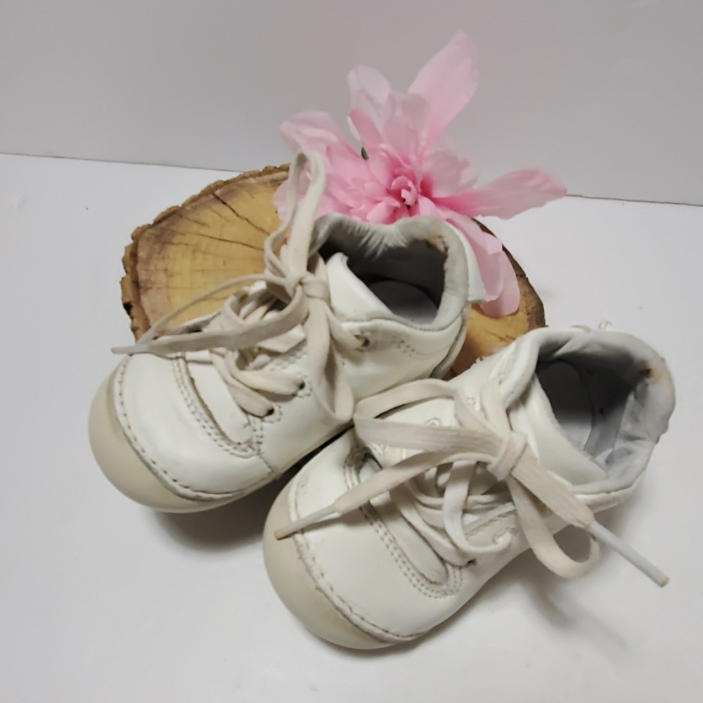 Stride rite baby white shoes